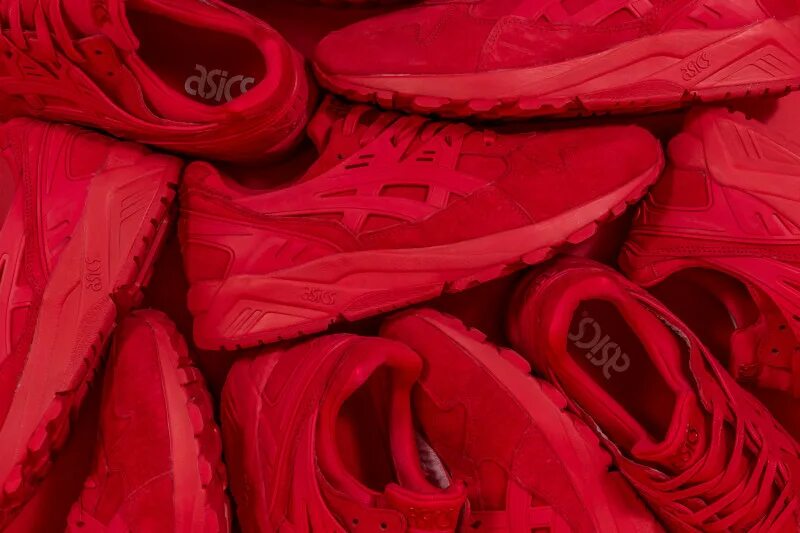 Asics красные. Asics red. asics 2025. asics kayano red black. кроссовки асикс красные.