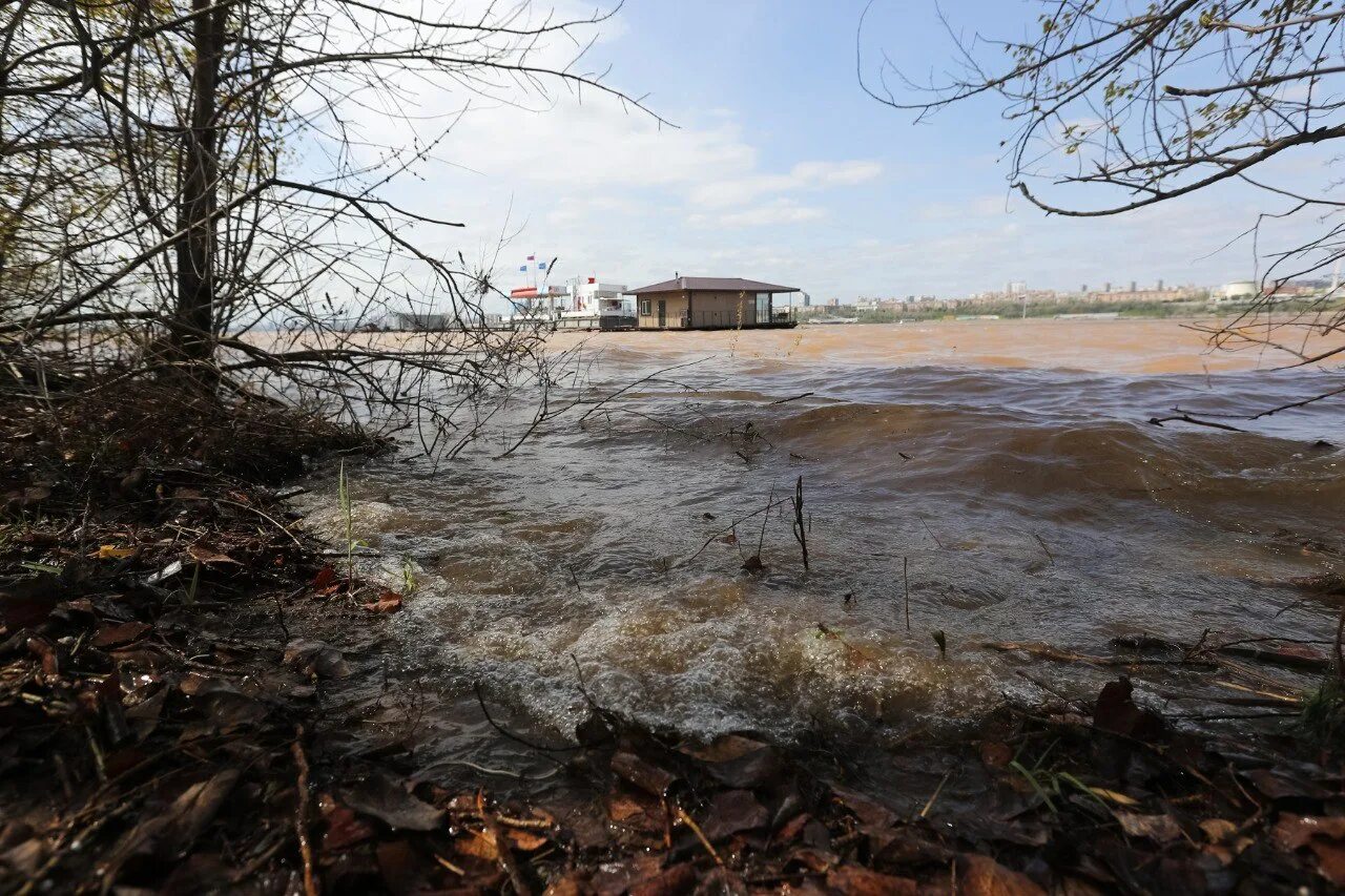 Половодье. Паводок Волга. Разлив Волги. Половодье реки. Волжский сброс воды 2023