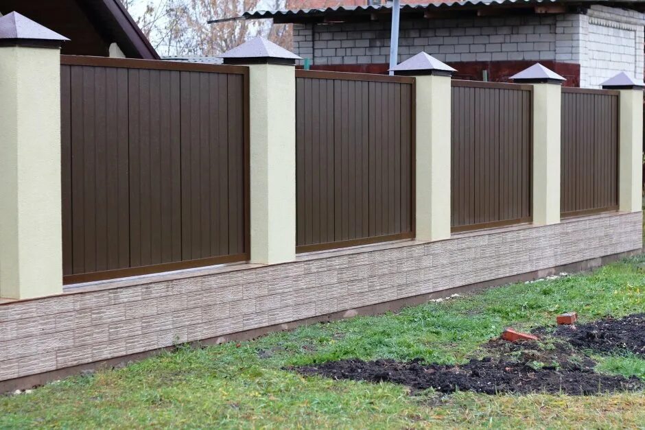 Сэндвич панели для забора. Забор из панелей. Заборные секции дорхан. Заборная секция дорхан сэндвич панель. Забор дорхан.