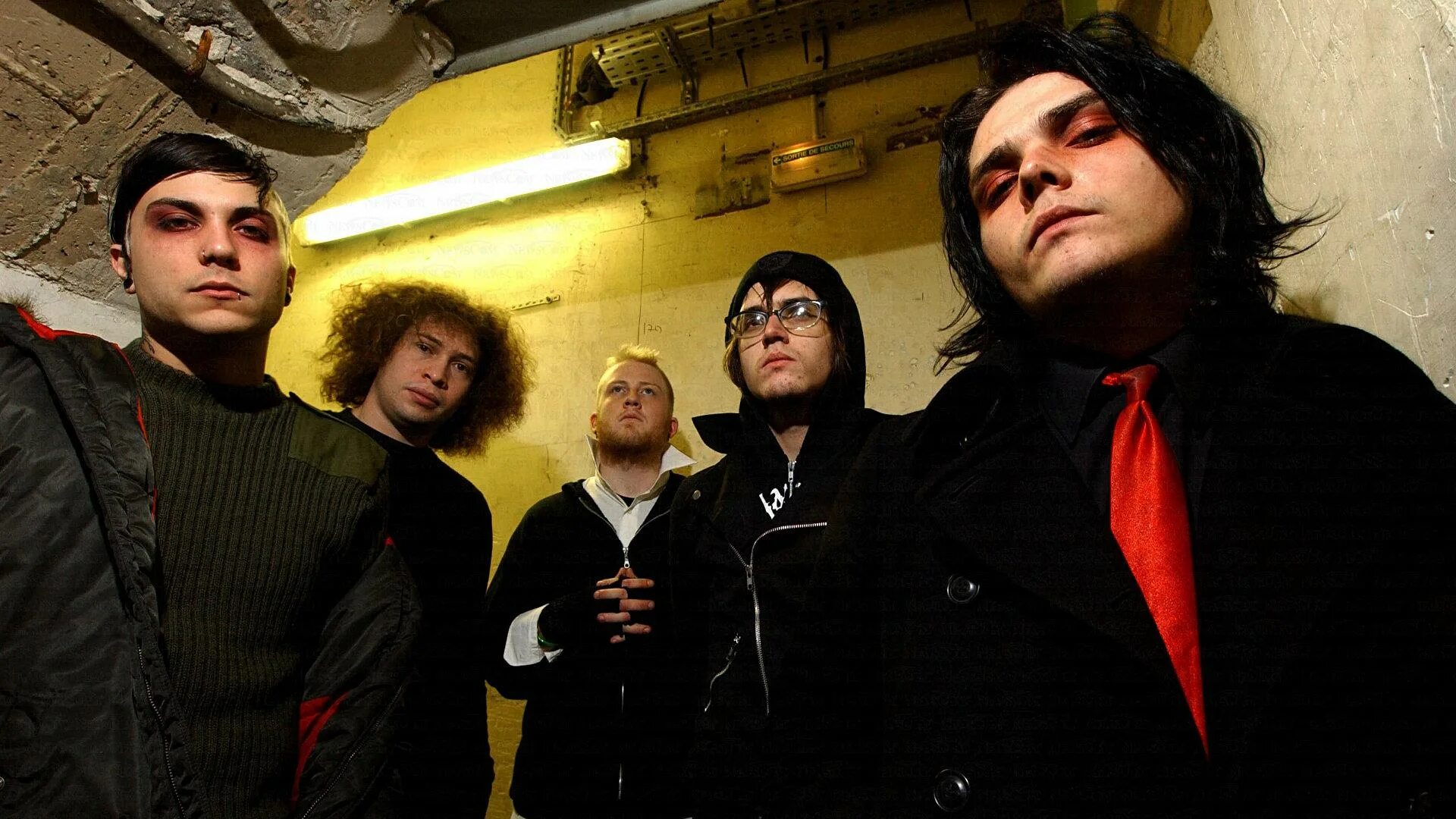 Кемикал романс песни. Кемикал романс песни. My chemical romance 2002. Группа my chemical romance. Группа май кемикал романс.