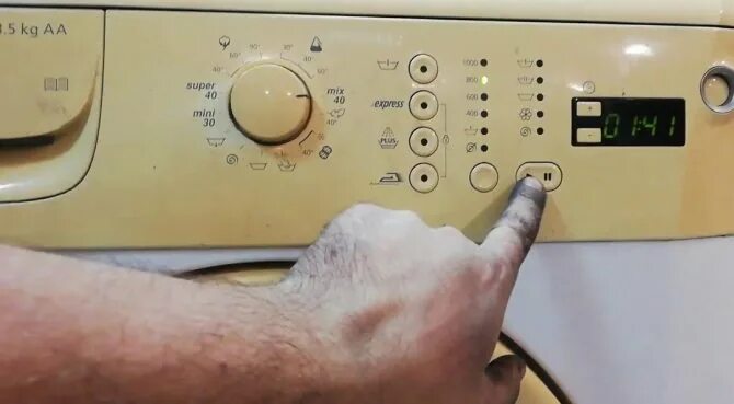 Стиральная сбрасывает программу. Стиральная машина beko на полоскание. сброс стиральной машины beko. машинка beko ошибки. beko стиральная машина сброс программы.