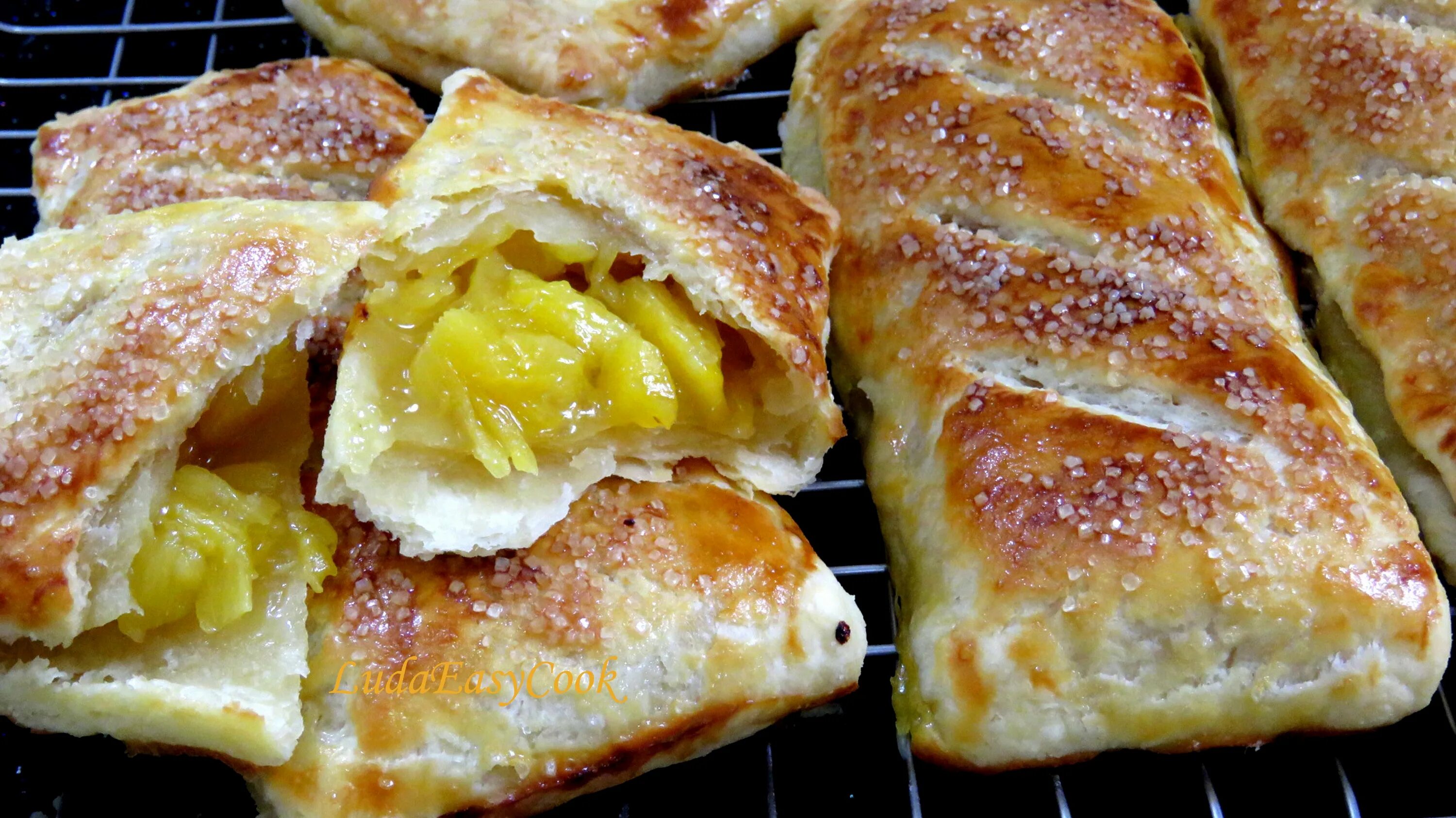 Тесто для пиццы на дрожжах. Тест видео рецепты. Тест видео рецепты. Видео рецепты. Яблоки в тесте жареные.