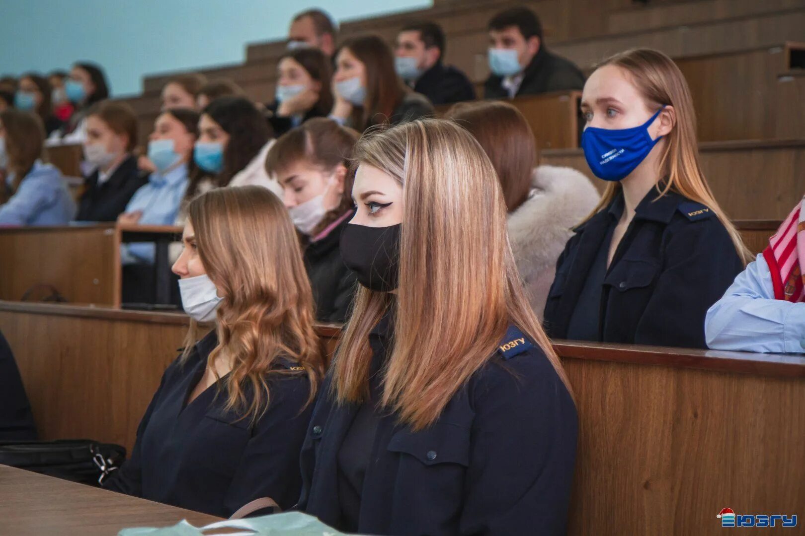 Гениальные студенты юрфака поборются. Студенты юридического факультета. Форма студента юридического факультета. Первокурсники юристы. Студент юрист.