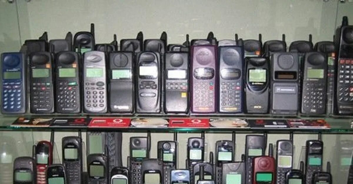 Телефон 90 е. Motorola MICROTAC DPC 550. Мобильники 90-х годов. Сотовые телефоны 90-х годов. Сотовый 90х.