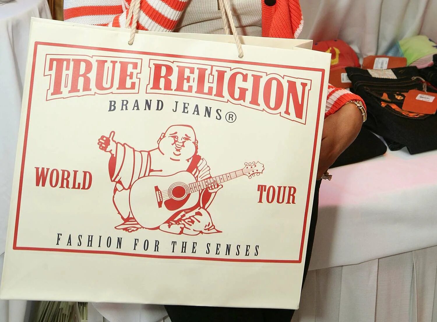 True religion shirt. Тру релиджен футболки. Тру релиджин. True religion значок. True religion rainbow bobby.