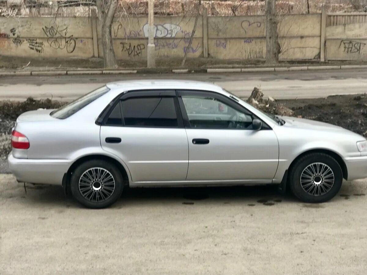 Купить короллу 2000 года. 2000 Toyota Corolla VIII (e110). Тойота Королла 110 2000. Toyota Corolla 2000 110. Тойота Королла 2000 седан.