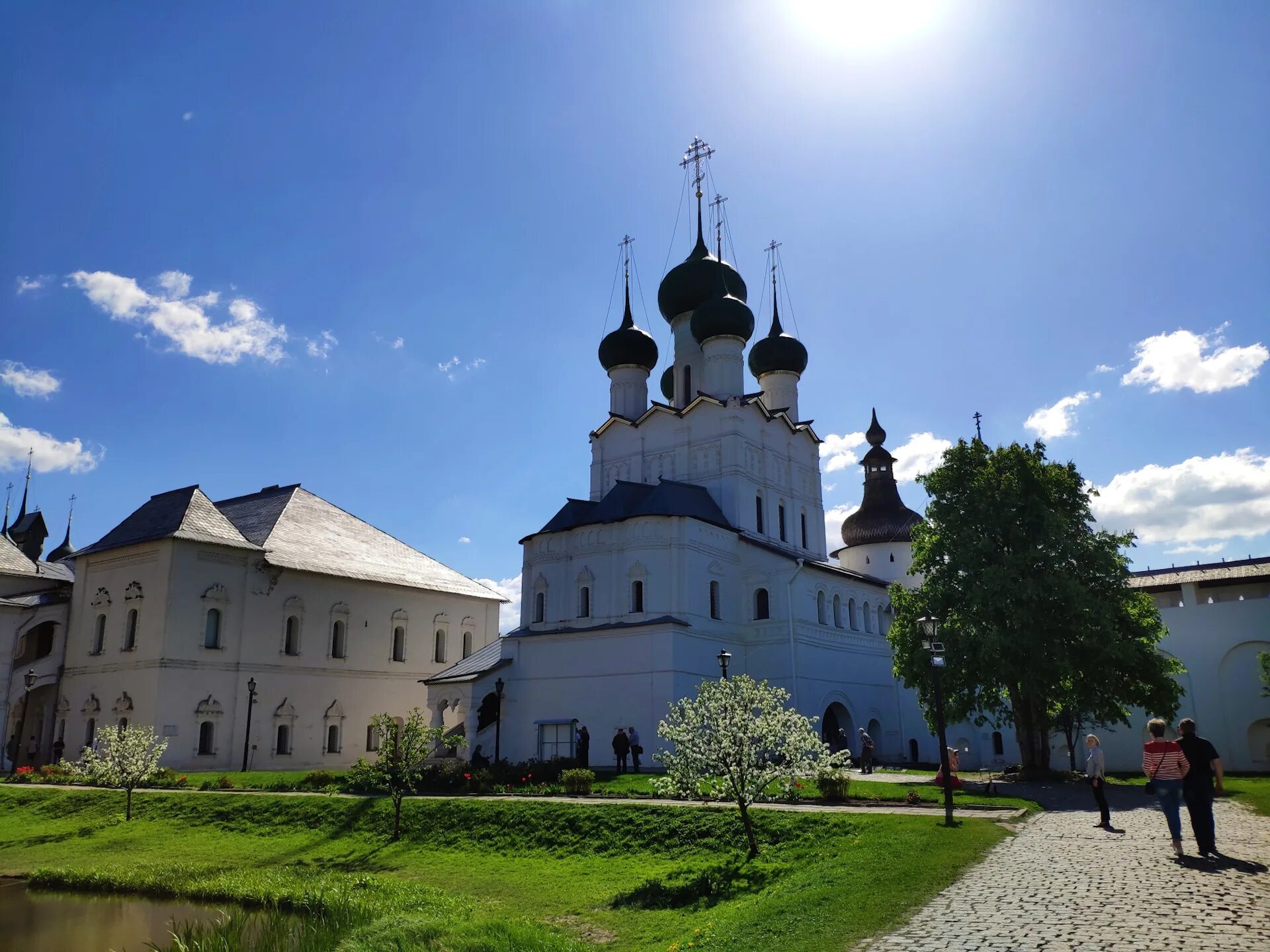 Достопримечательности суздаля фото с названиями. Достопримечательности Ростова Суздаля Владимира. Суздаль золотое кольцо России. Проект о Ростове Суздаль.