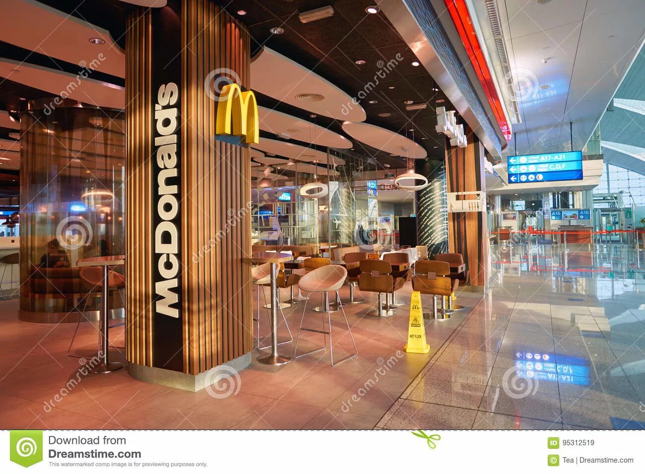 Mcdonald s dubai. Mcdonald s dubai. Макдоналдс в дубае. Дубай молл макдональдс. Макдональдс в аэропорту дубай.
