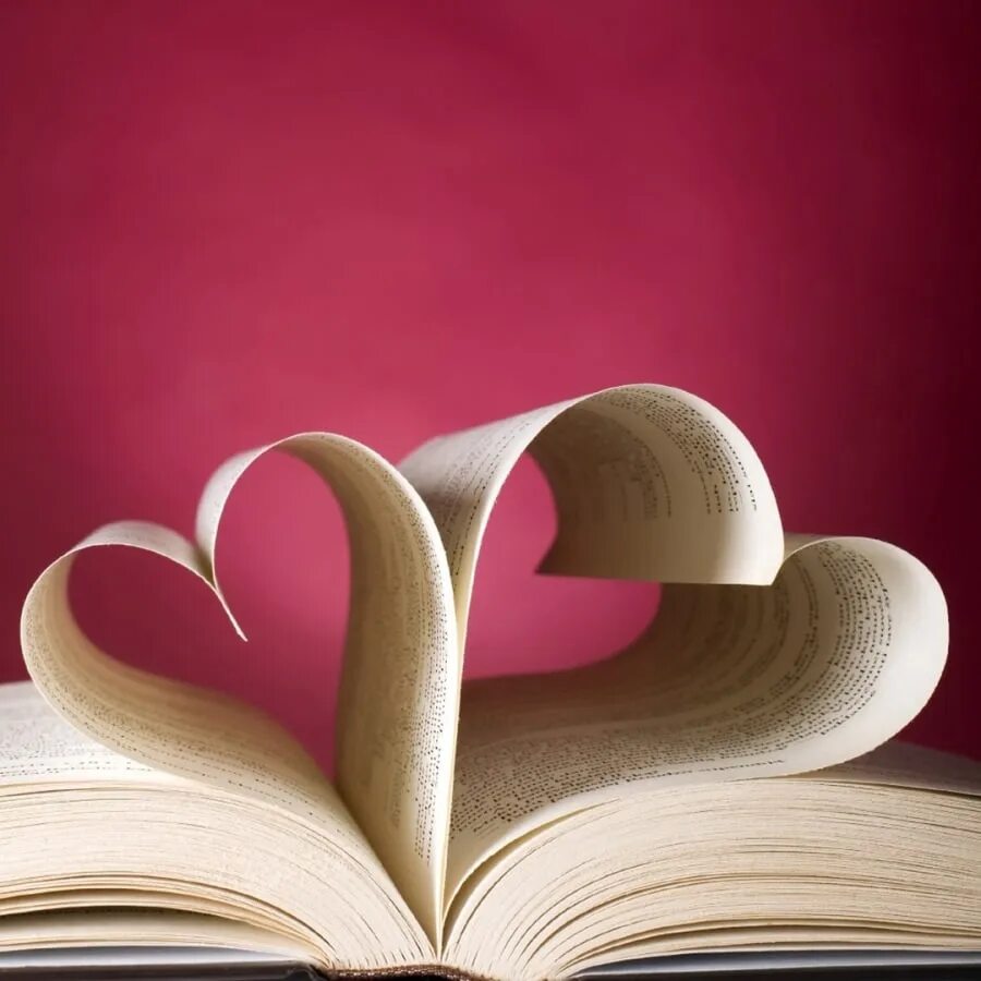 Книга дарение праздник. Книга о любви. Книги подаренные с любовью. День влюбленных в книгу. День влюбленных в книгу.