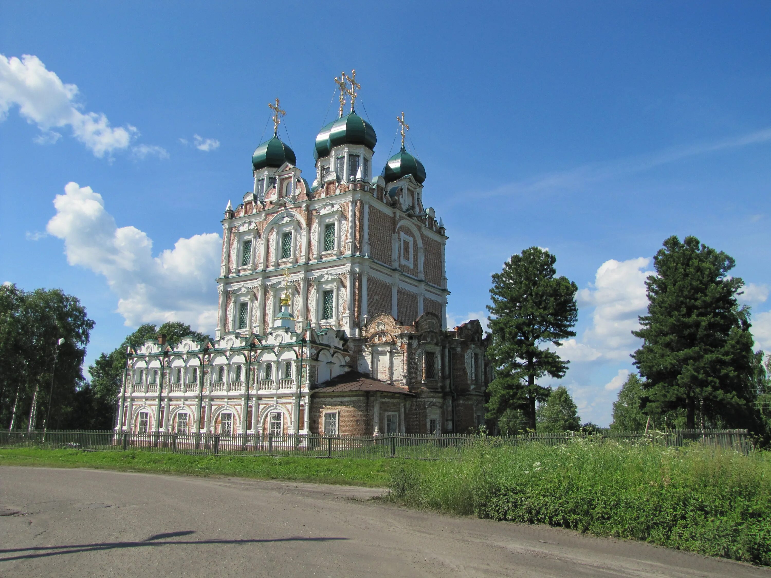 Воскресенская церковь сольвычегодск. Сольвычегодск путеводитель. Герб сольвычегодска фото. Автовокзал сольвычегодск. Сольвычегодск зима.