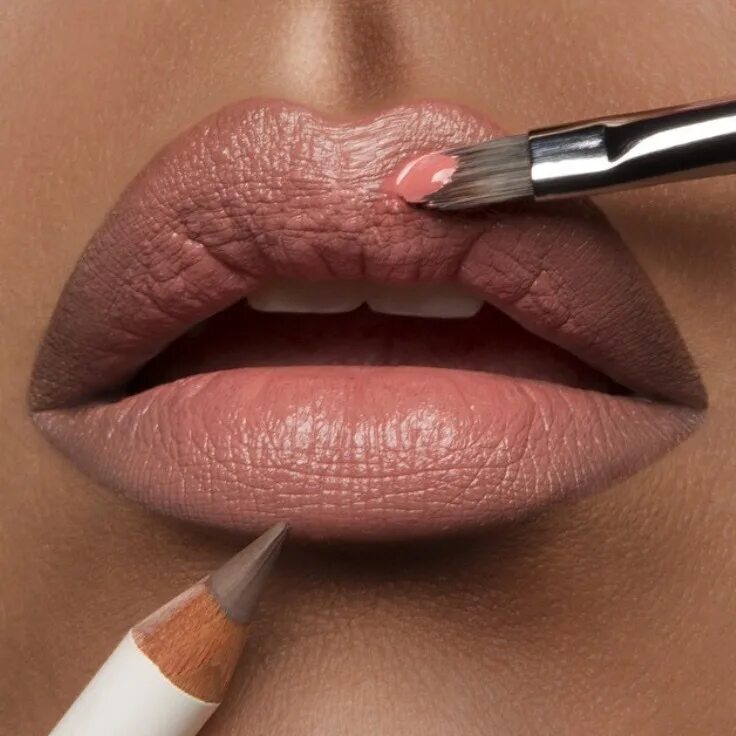 Макияж губ с темным контуром. Перманент губ контур. Красивые губы. Перманентный татуаж губ контур. Губы накрашенные карандашом.