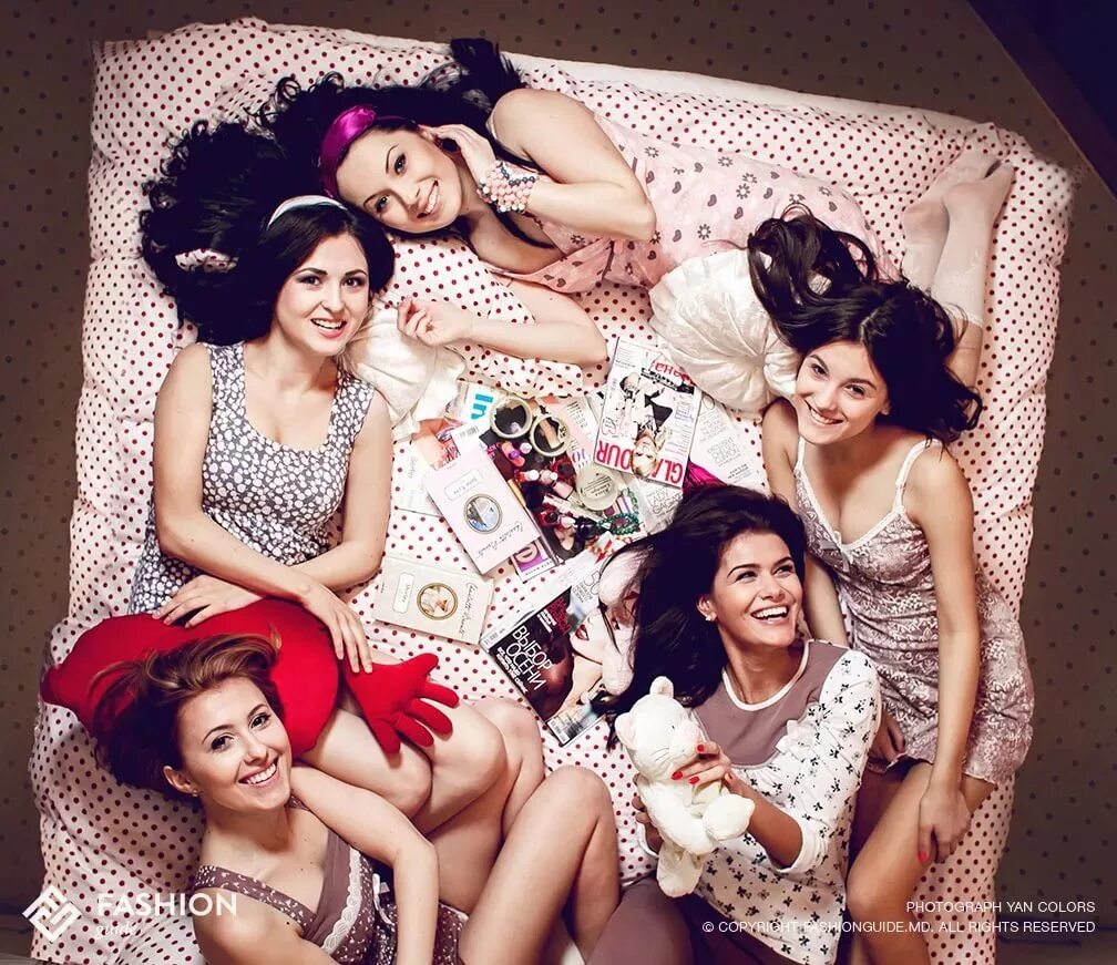 Пижамная вечеринка виктория сикрет. Домашняя вечеринка девушек. Идеи для пижамной вечеринки. Вечеринка в пижамах. Девичник с пиццей.