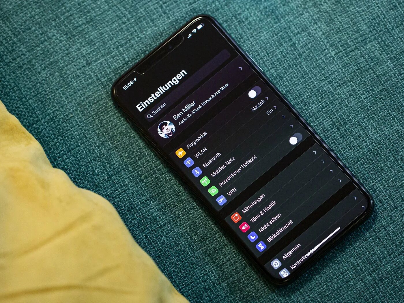 Dark mode. Iphone dark mode. темный режим айфон. темный режим в смартфоне. iphone 12 dark mode.