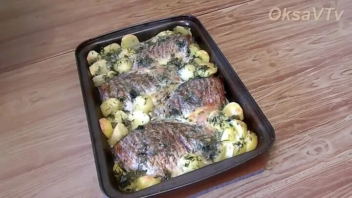 Карась в духовке с кабачком. Карась запеченный в духовке с картошкой. Карась запеченный в духовке с картошкой. Фаршированный карась рисом в духовке. Карась запеченный в духовке.