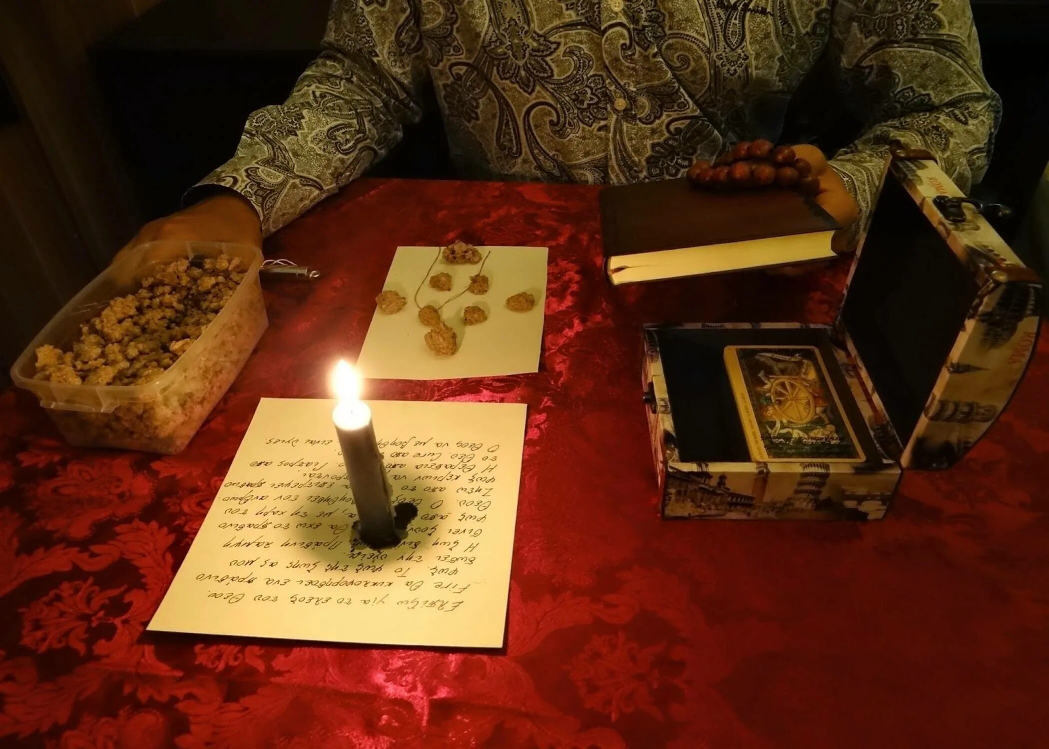 Порча магия. Магические ритуалы для приворота. Обряд чтобы приворожить парня. Чёрный приворот на парня. Магия ритуал на приворот.