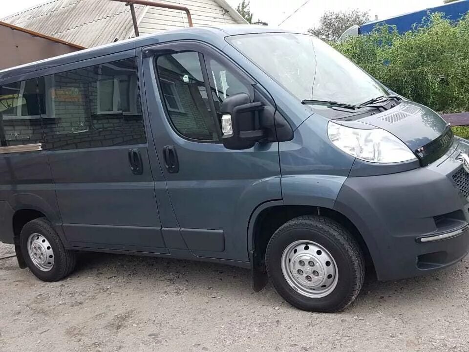 Грузопассажирский купить бу на авито. Peugeot Boxer 2011. Пежо боксер 2011 года. Peugeot Boxer дизель. Пежо боксер 8+1.