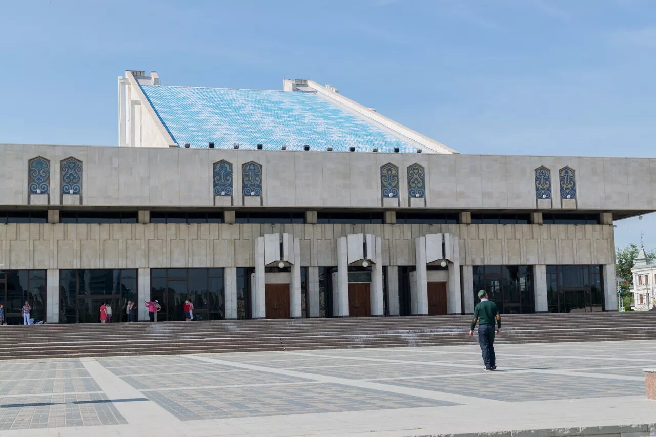 Татарский государственный театр камала. Театр Галиаскара Камала. Татарский Академический театр Казань. Татарский Академический театр им. Галиасгара Камала. Театр Галиаскара Камала Казань внутри.