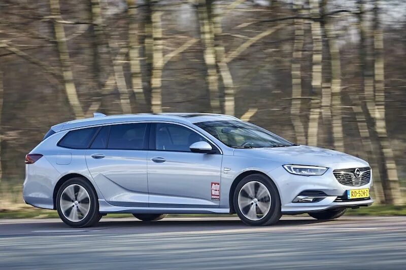 Инсигния универсал 2025. Opel insignia sports tourer 2018. опель инсигния 2018. opel insignia 2025 универсал. opel insignia 2025 wagon.