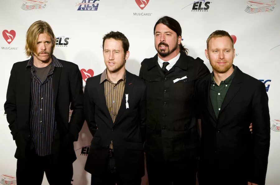 Fu группа. Группа foo fighters. foo fighters 1994. foo fighters 2000. вокалист фу файтерс.