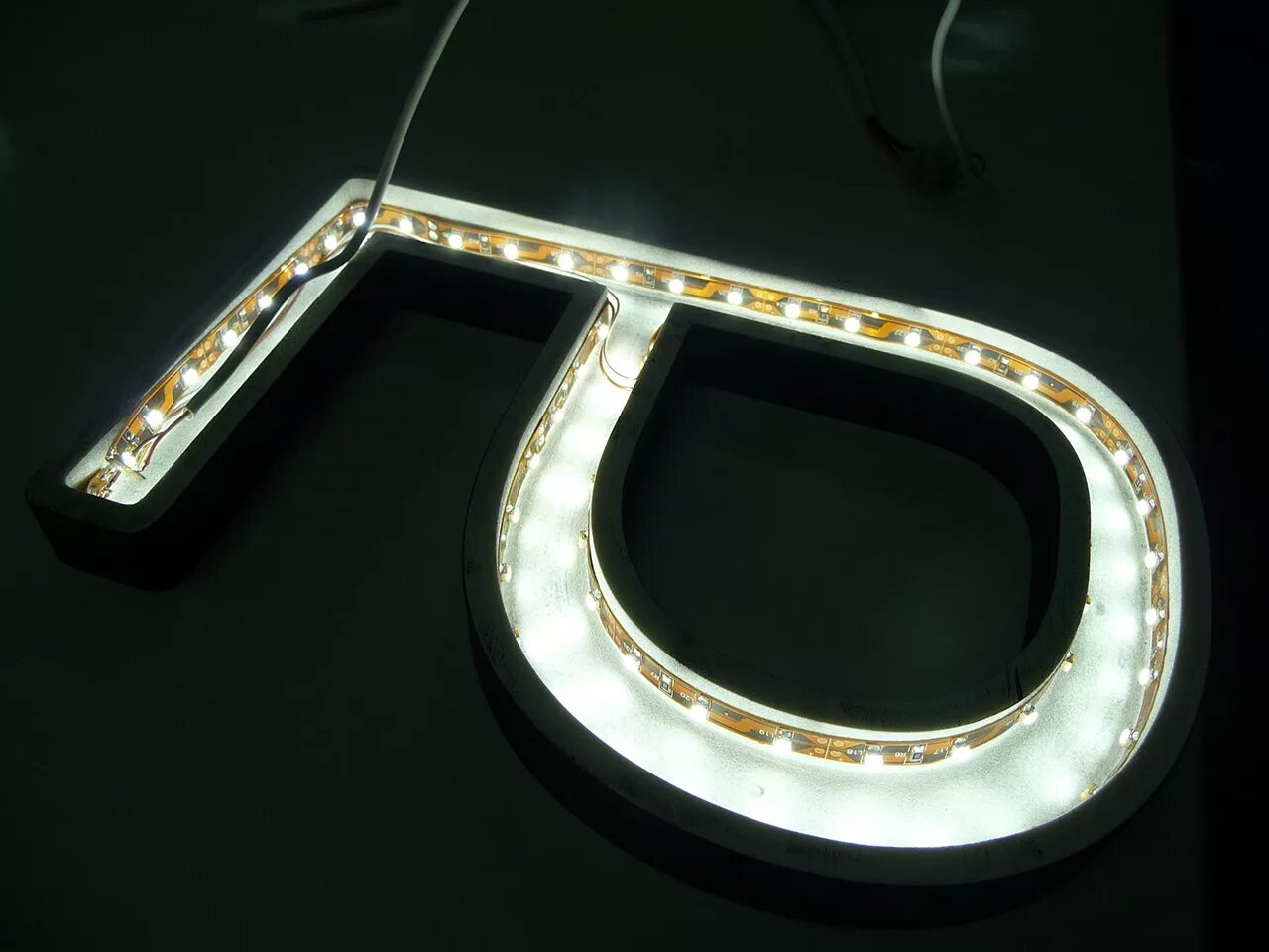 Развлекательный клуб вывеска. Внутри буквы. Дизайнерские надписи. Красивые буквы алфавита с узорами. Внутри буквы.