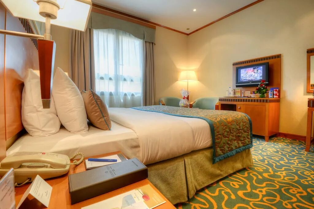 Golden tulip barsha. Голден Тулип Дубай 4. Golden Tulip al Barsha 4*. Голден Тулип Аль барша Дубай. Golden Tulip al Barsha Hotel 4 Дубай-Аль барша.