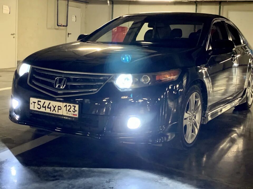 Хонда аккорд ксенон. Honda Accord 8 ПТФ. ПТФ Honda Accord 8 2008. Honda Accord 8 led ПТФ. Противотуманки Хонда Аккорд 8 диодные.