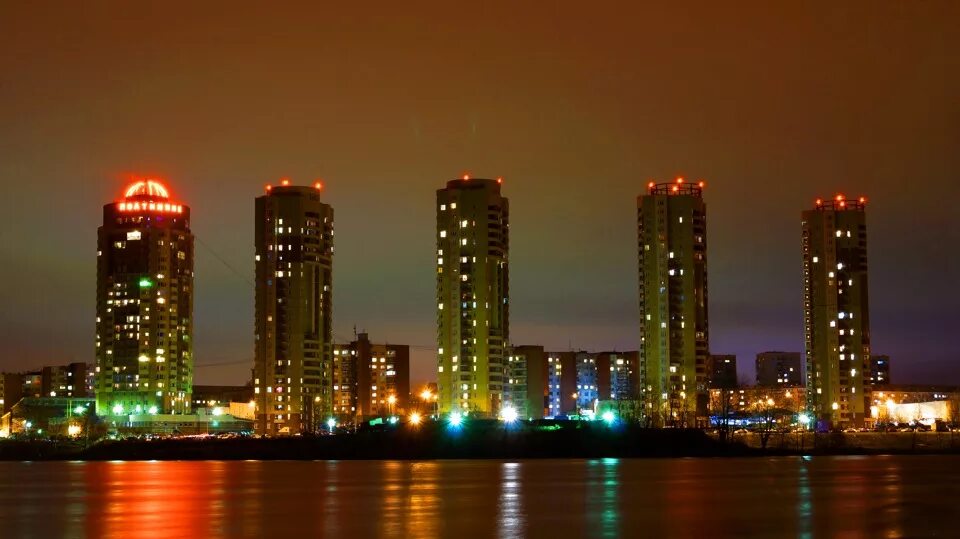 Екатеринбург вакансии вечером. Вечерняя набережная екатеринбург. Вечерний екатеринбург. Екатеринбург вакансии вечером. Вечерние достопримечательности екатеринбурга.