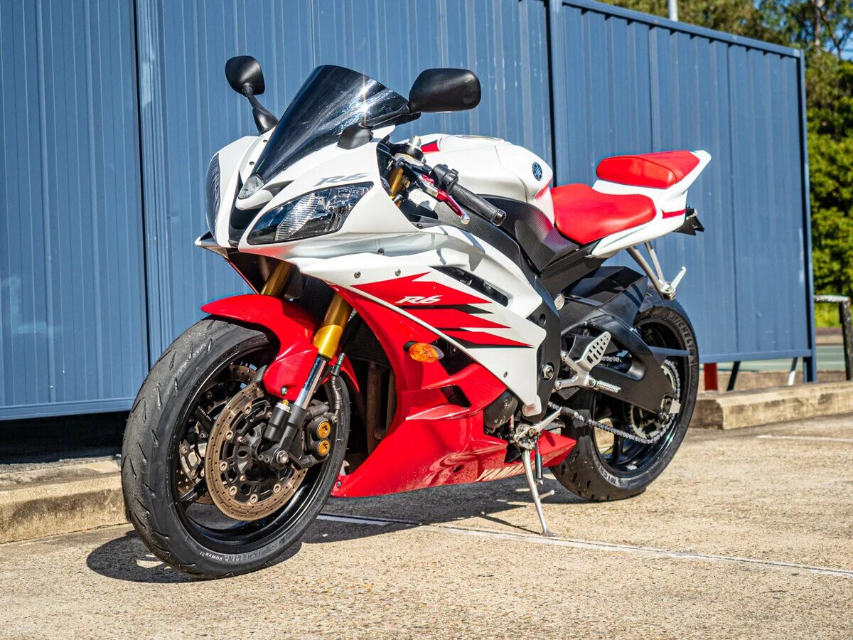 Красно белый мотоцикл. Yamaha YZF-r6. Красная Ямаха р6. Ямаха YZF r6. Yamaha r6 (YZF-r6).