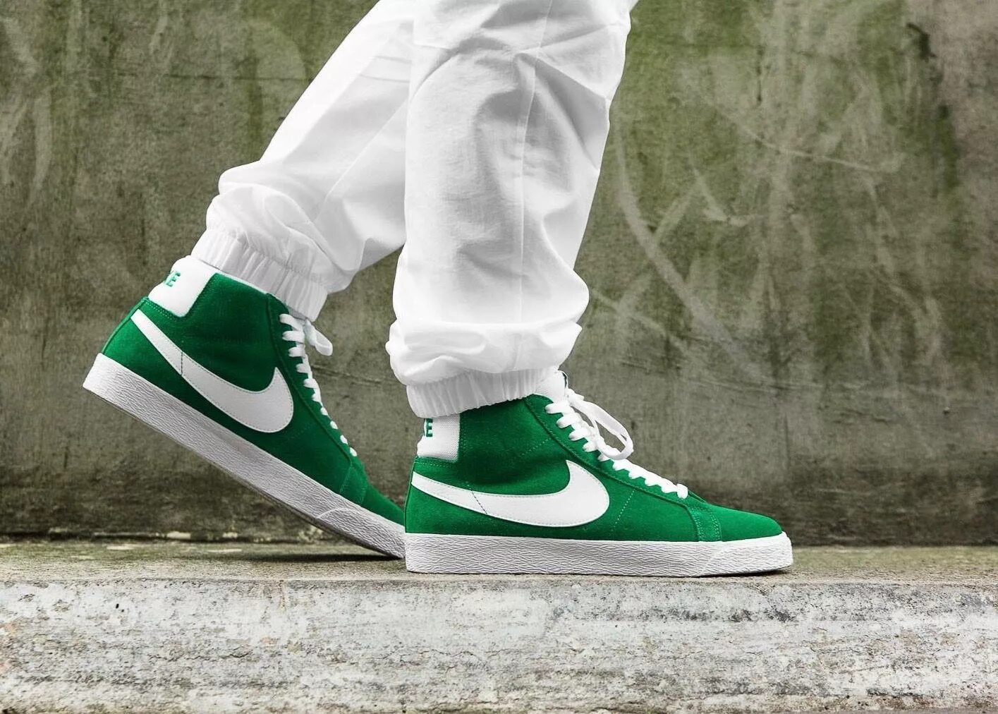 Зеленые кроссовки какие. Nike SB Blazer зеленые. Nike SB Blazer Mid зеленые. Nike SB Mid Green.