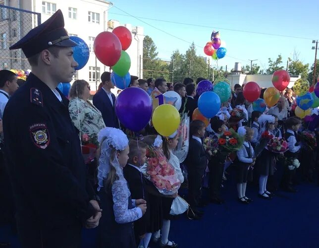 Дети сотрудника полиции в школу. Школьники милиция Хабаровск. Хабаровская школа милиции. Школа полиции Хабаровск. Хабаровский полицейские школа 1988.