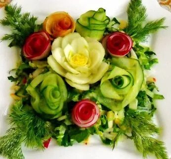 Украсить салат овощами