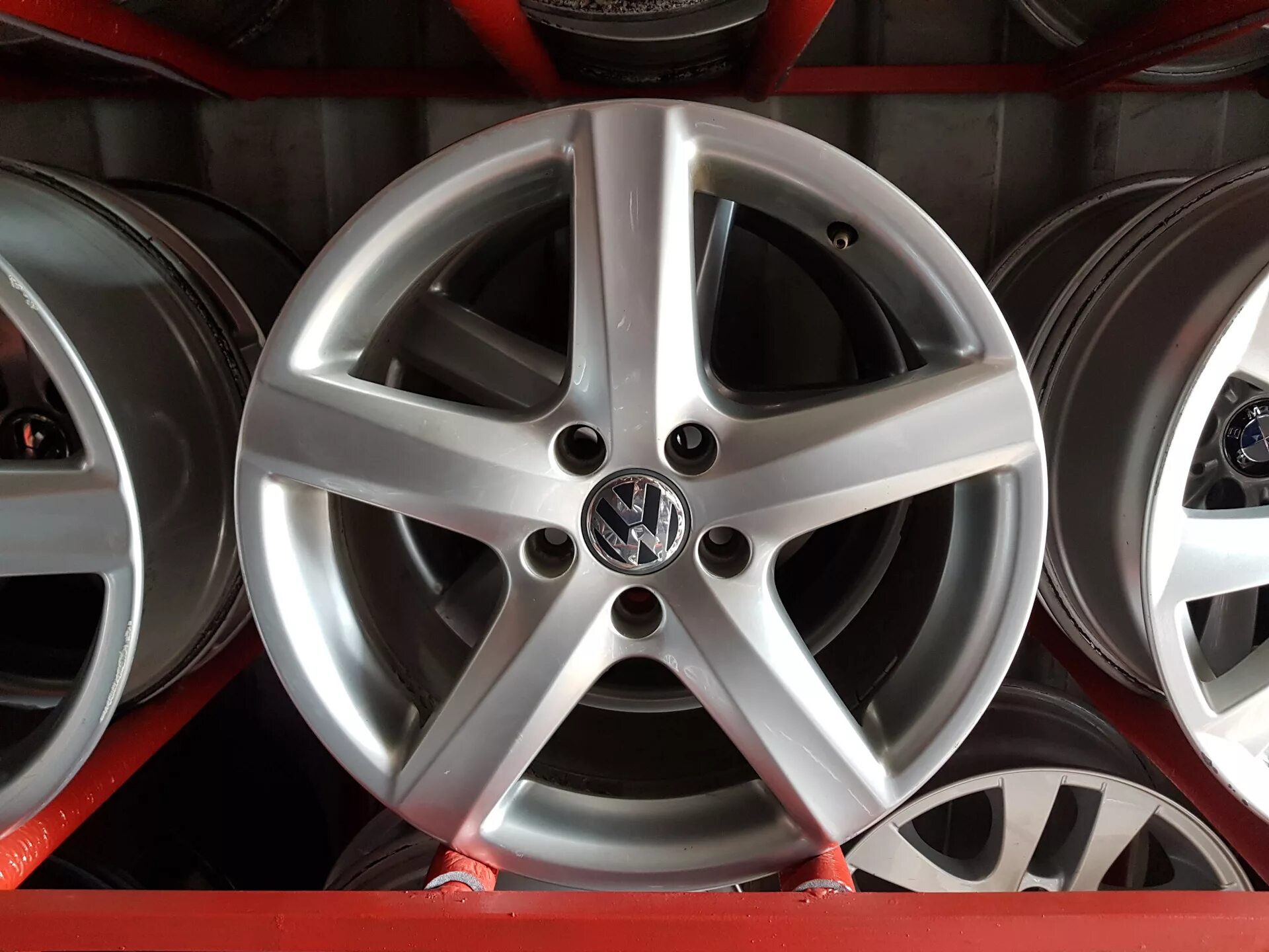 Диски volkswagen tiguan r17. Диски volkswagen tiguan r17. Диски r17 vw eos. Диски фольксваген r17. Диски фольксваген пассат r17.