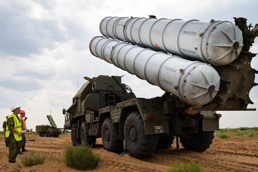 С 300 2 ракеты. Ракета с 300. С 300 2 ракеты. Антей c-300. С 300 2 ракеты.