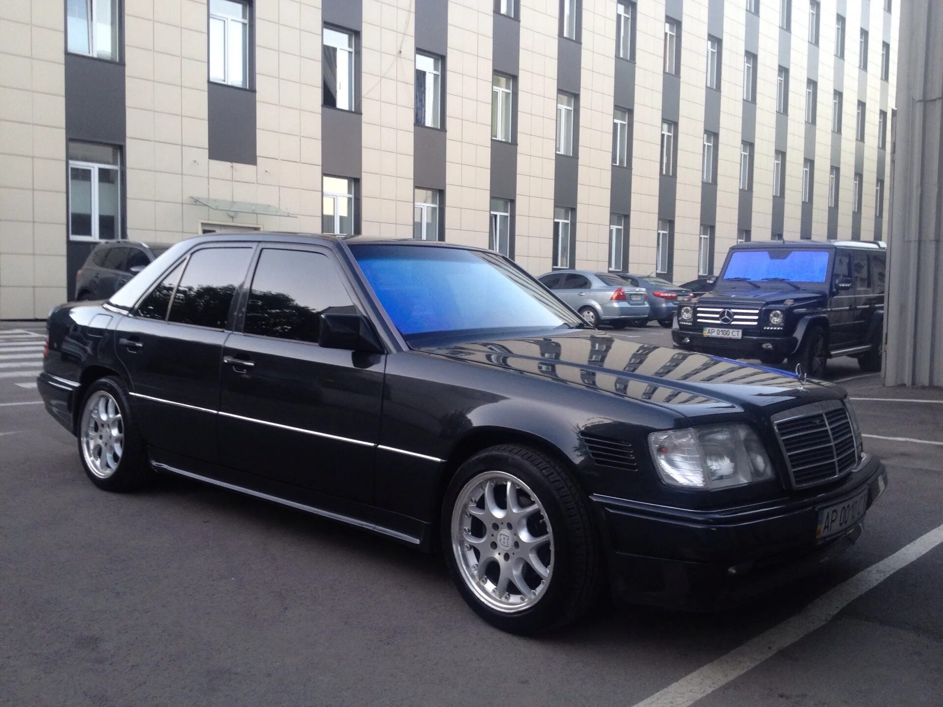 мерседес 124 тонированный зимой. 124 в калининграде. мерс 124 50 50 номере. Mercedes w124 волчок. мерседес е 1995.
