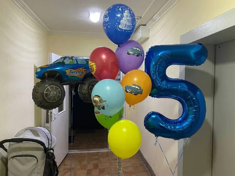 красивые композиции с шарами. 44 шары. украсить шариками. юлия фигуркина. шар гарри поттер фольга.