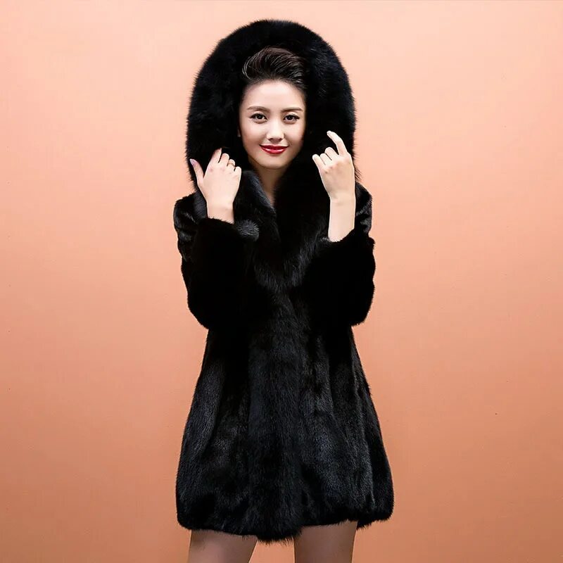 John has to use artificial fur because. Китайские шубы. Шуба женская с капюшоном. Шуба натуральная с капюшоном. Искусственная шуба с капюшоном.