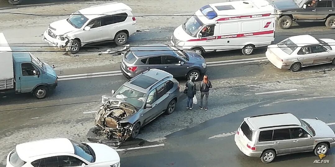Номер при дтп новосибирск. Номер при дтп новосибирск. Вызов гаи при дтп. Дтп на большевистской в новосибирске. Дтп на большевистской в новосибирске.