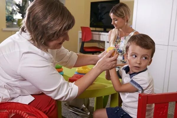 У глухонемых родителей родился ребенок. Сурдопедагог. Сурдопедагог и ребенок. Сурдопсихология и сурдопедагогика. Сурдопедагог и родители.