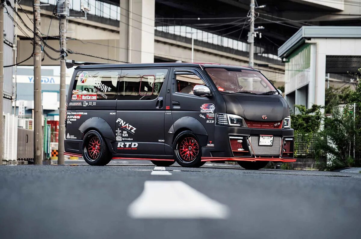 Toyota hiace japan tuning. Тойота hiace h200. Toyota hiace trh216. Toyota hiace tuning. Тойота хайс тюнинг.