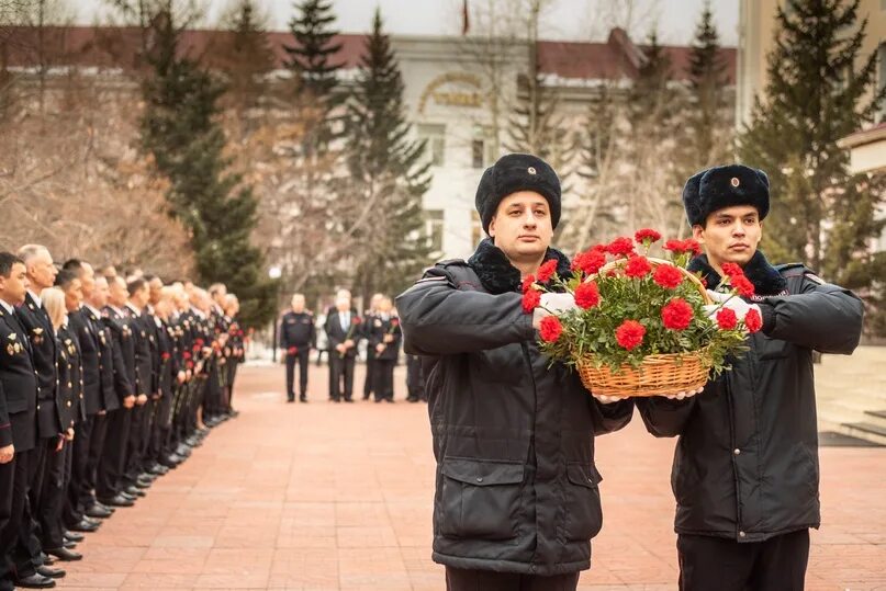 Мвд день праздника. С праздником днем полиции. С праздником сотрудника ОВД. Стражи правопорядка праздник. С праздником днем милиции.