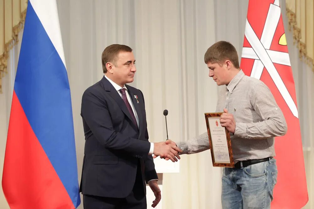 Тула Дворянское собрание награждение. Награждение в доме правительств. Губернатор наградил государственными наградами 3.11.2022 Тула. Ко Дню народного единства в Туле наградил. Губернатор вручил награды