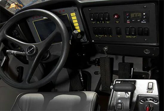 Кабина карьерного самосвала. Белаз-75710 кабина внутри. Белаз-75710 салон. Caterpillar 770g snowrunner. Белаз-75710 кабина.