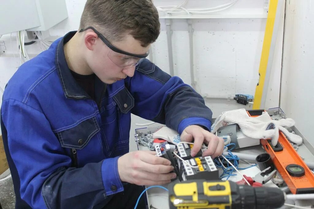 Чемпионат профессионалы электромонтаж. Worldskills электрики. Чемпионат профессионалы 2023. Компетенция электромонтаж. Региональный чемпионат профессионалы 2023.