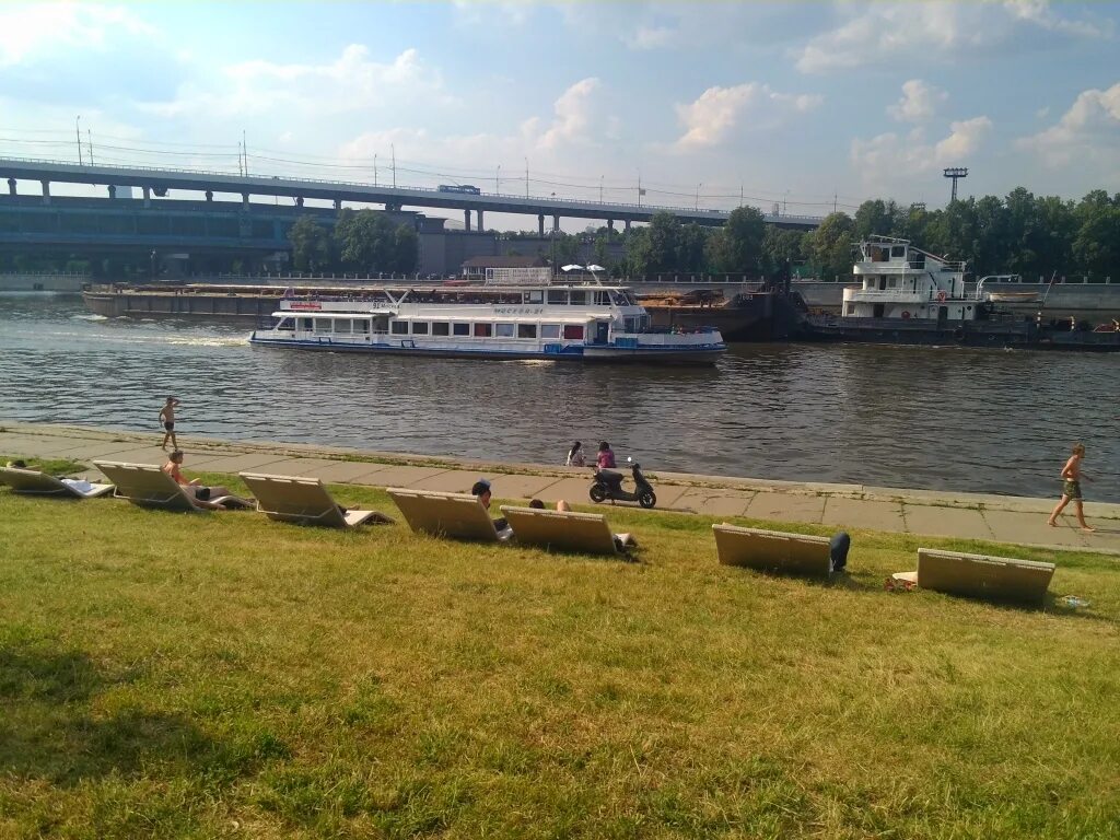 Пляж Тропарево в Москве. Тропарево пляж для купания. Зоны для купания в Москве. Зона отдыха Тропарево пляж.