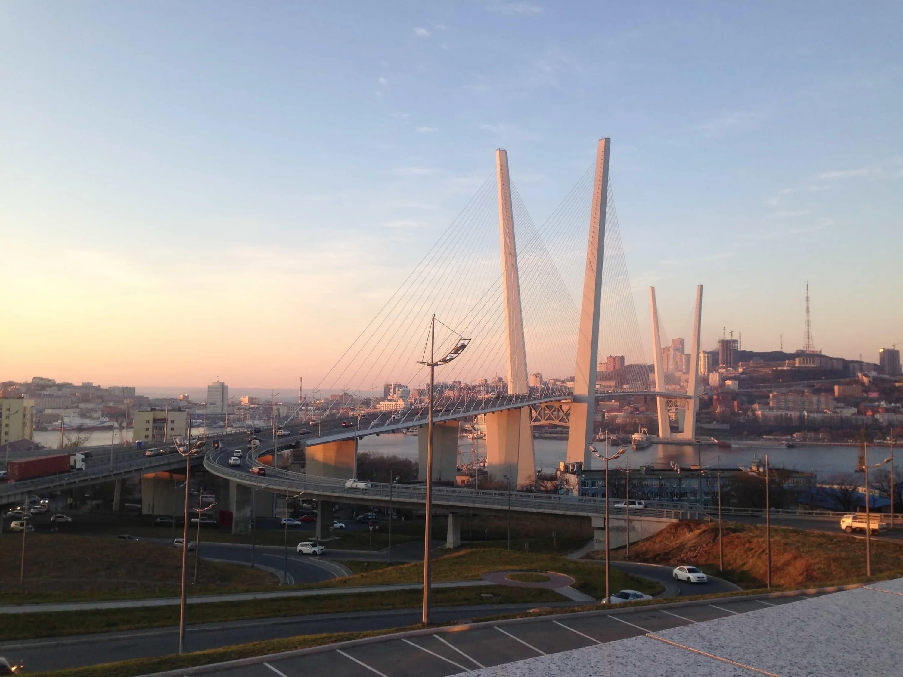 Мост золотой рог владивосток. Мост через золотой рог владивосток. golden bridge владивосток. мост через золотой рог владивосток днём. владивосток мост золотой рог эстетика.