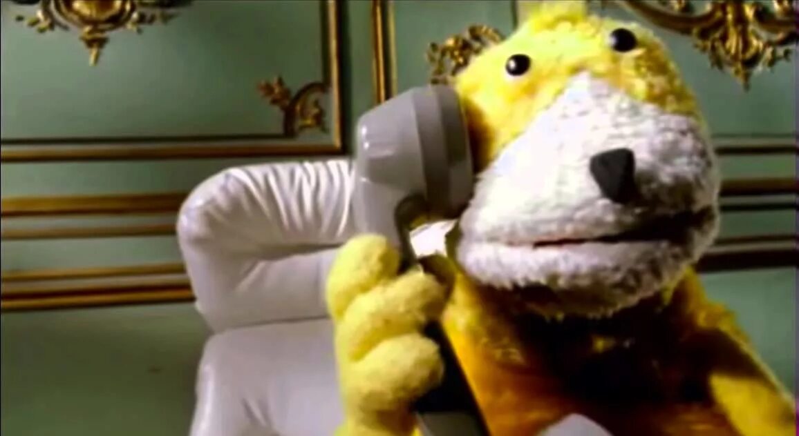 Песни positif mr oizo. Mr oizo сосиска. mr oizo flat beat. mr oizo игрушка. канал mister oizo.