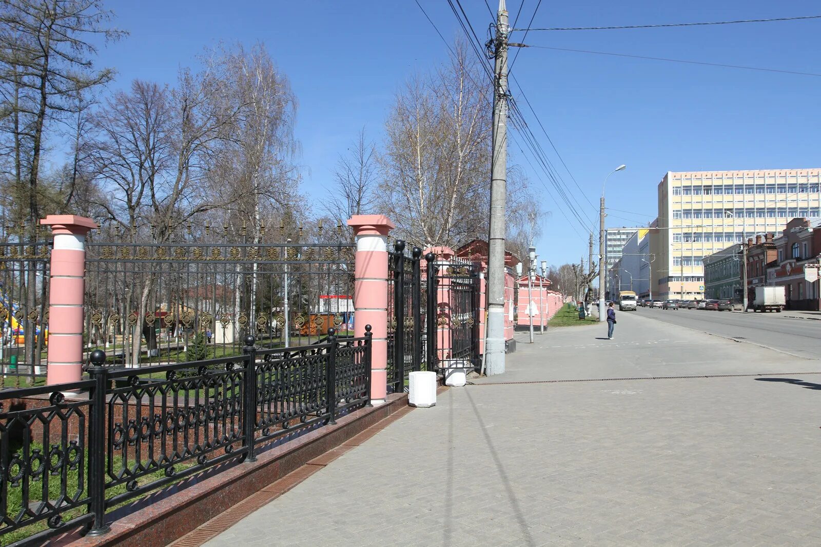 Остановка парк горького. Парк Максима Горького Ижевск. Летний сад им. м. Горького. Ижевский летний сад. Летний сад Максима Горького Ижевск.