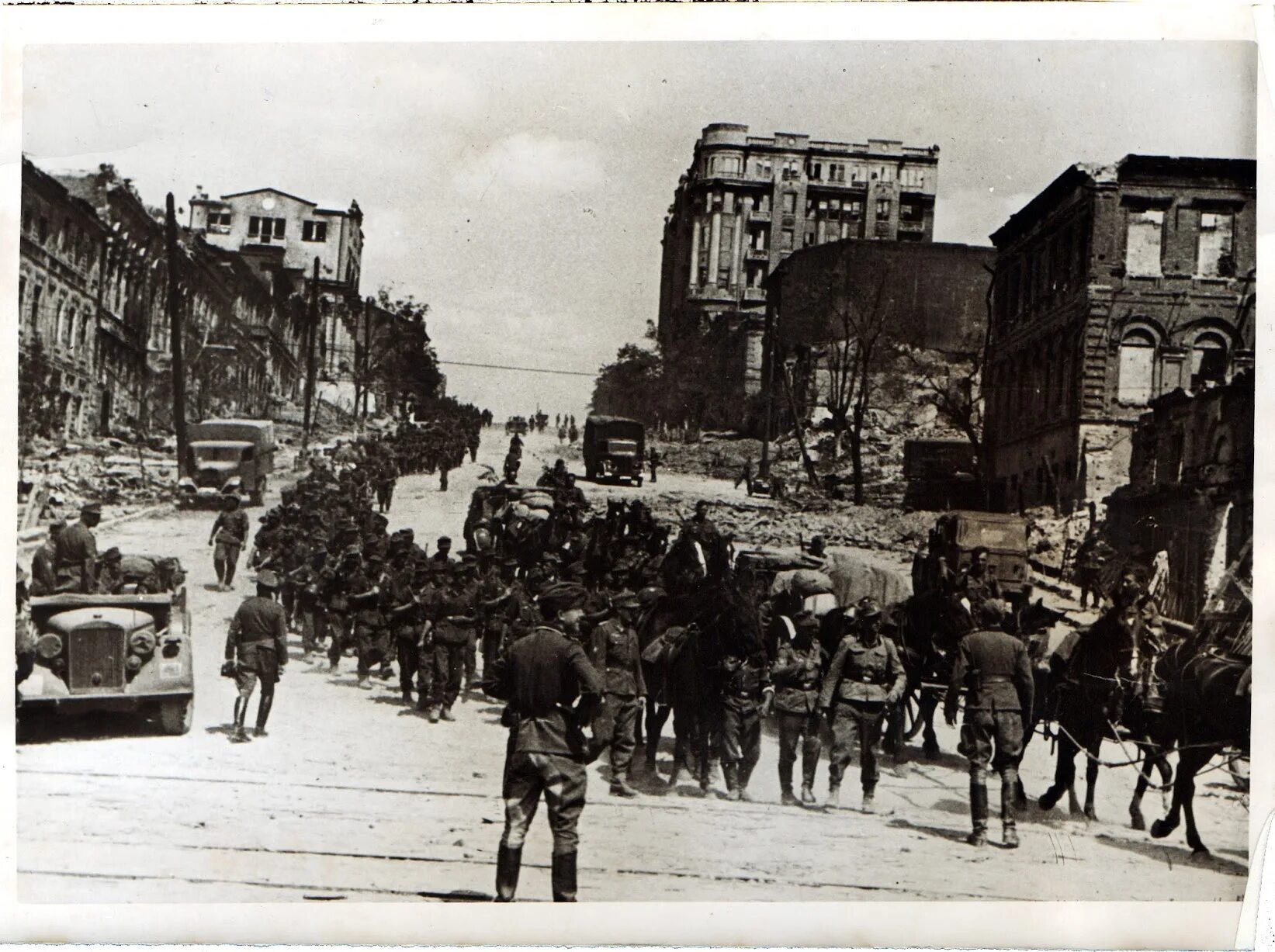 Ростов во время великой отечественной войны. Немцы в Ростове на Дону 1942. Ростов на Дону в 1943 году. Оккупация Ростова на Дону 1942.