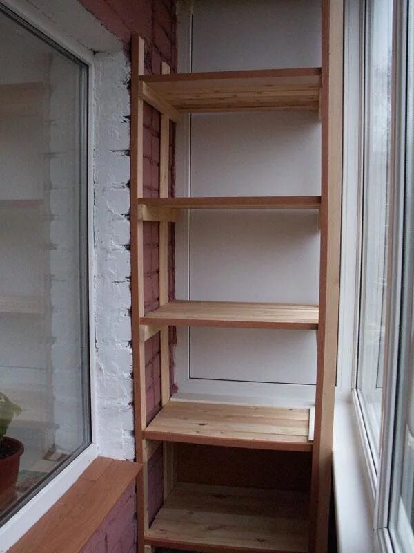 Стеллаж на лоджию. Полку на балконе. Металлический стеллаж на балкон. Полку на балконе. Дизайнерские стеллажи на балкон.
