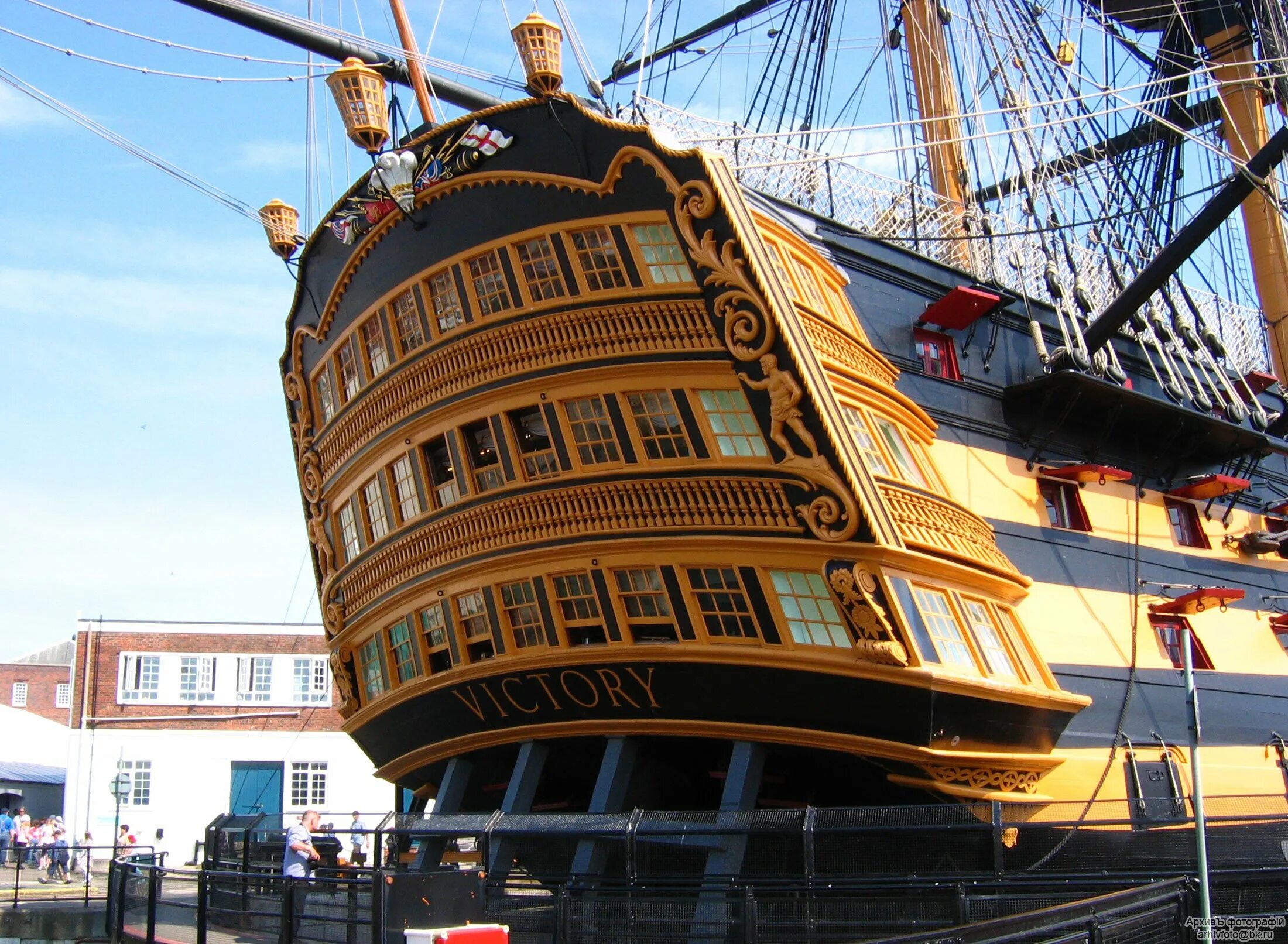 Корма парохода. HMS Victory 1765. Корабль Адмирала Нельсона Виктори музей. HMS Victory 1765 модель. Линкор HMS Victory.